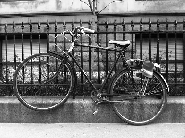 Bicycles-are-easy-to-take-pictures-of---in-the-Arts-District,-of-course,-in-Portland,-Maine.-(1741)