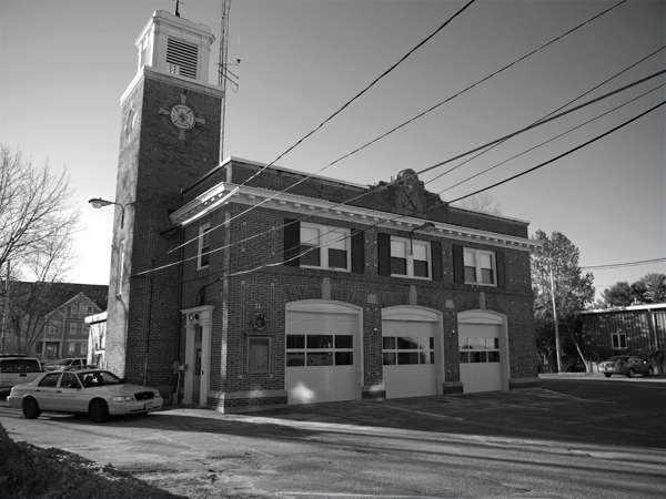 Firehouse-in-Brunswick,-Maine-(P1100792)
