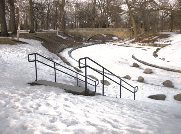 Snow-and-slush-in-Deering-Oaks-Park,-Portland,-Maine-(6782)